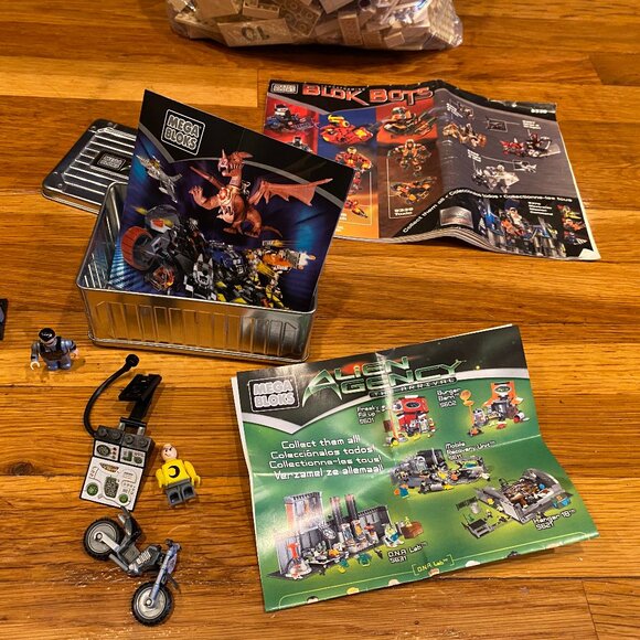 Mega Bloks Alien Agency The Arrival 2003 + TONS of extra Bricks! - Picture 5 of 5